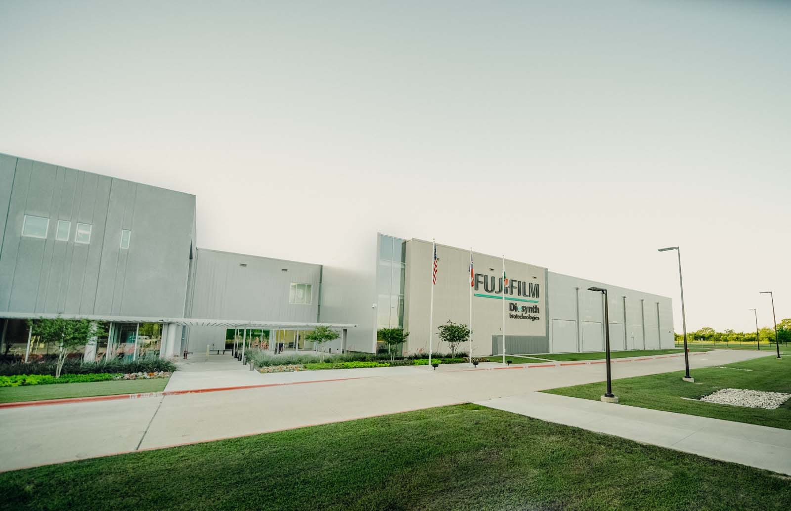 Featured image for “FUJIFILM Diosynth Biotechnologies Texas Facility to Support COVID-19 Vaccine Candidate Manufacturing”