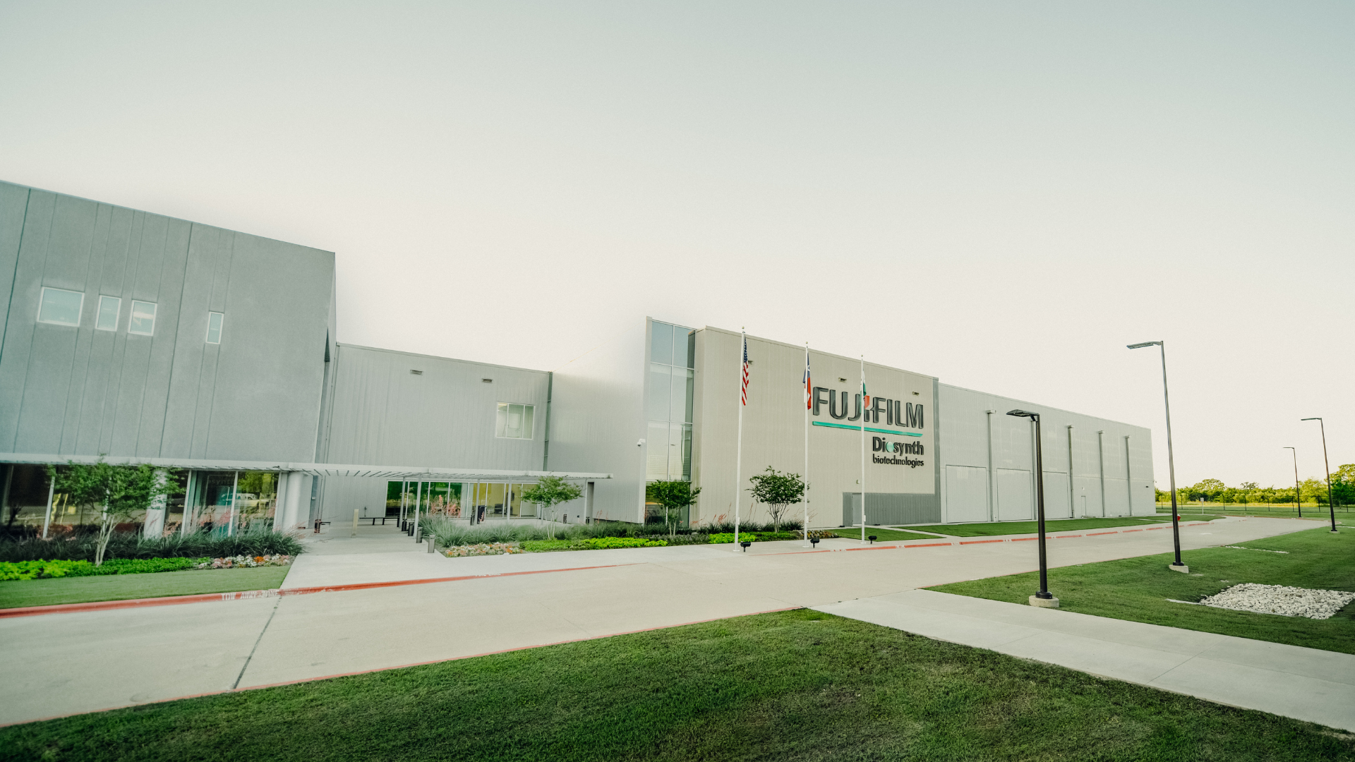 Featured image for “Governor Abbott Announces Additional FUJIFILM Diosynth Biotechnologies Facility In College Station-Bryan”