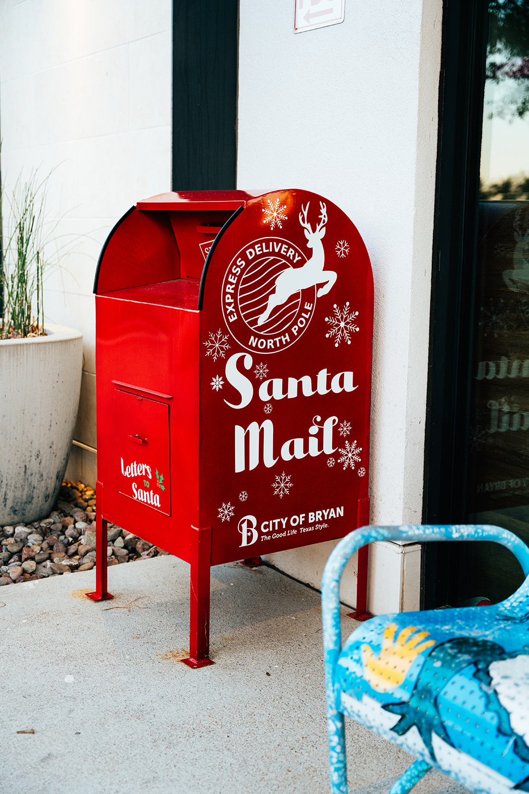 Last Minute Holiday Shopping at Lake Walk